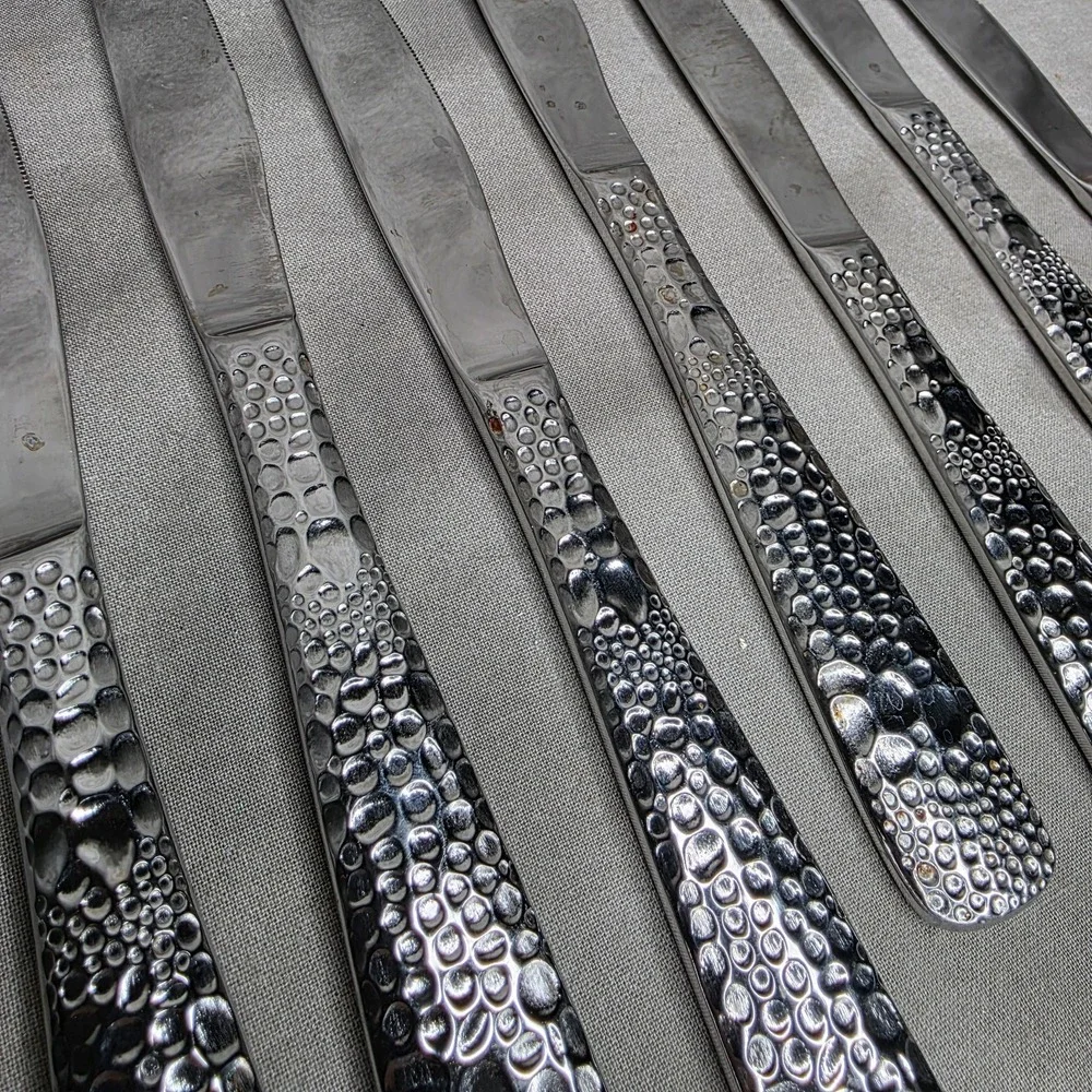 (X7) Hammered Silver Tone Dinner Knives 9 3/8